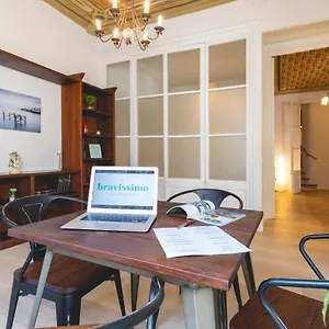  Apartment Bravissimo Placa Del Vi, Authentic Historic Spain